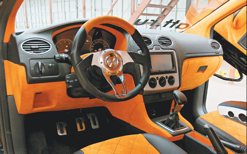 Автоаксессуары салона автомобиля (внутренний дизайн)